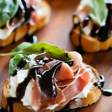 Prosciutto Crostini with Balsamic Glaze Recipe: A Savory and Elegant Appetizer