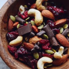 5-Minute Healthy Trail Mix Recipe That’s Irresistibly Crunchy